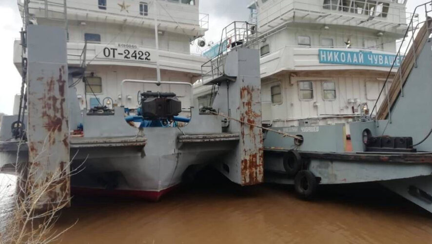 Затопило машинное отделение судна.