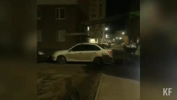 В городе продолжается борьба с паркующимися в запрещенных местах водителями.