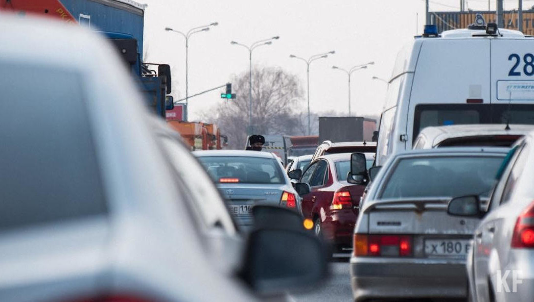 Кондрахин призвал водителей не садиться за руль при обострении респираторного вируса.