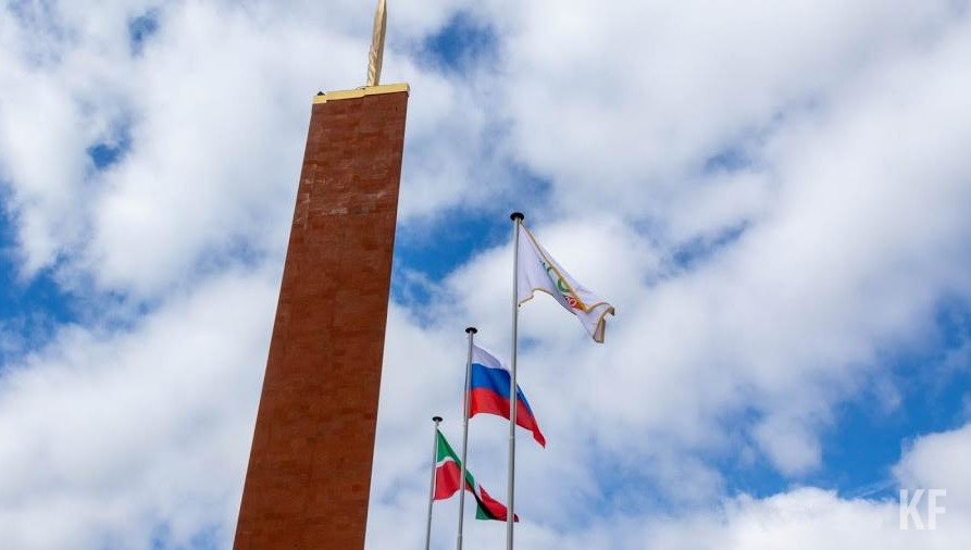 К публикации книгу помогает готовить выдающийся астрофизик Рашид Сюняев.