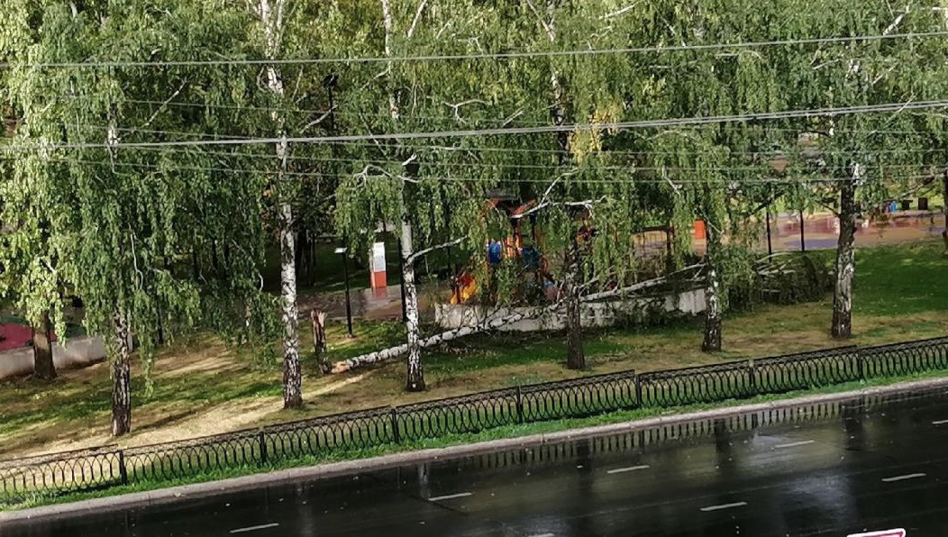 В городе также прошел небольшой дождь.