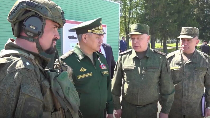 Сейчас с военнослужащими проводятся интенсивные практические занятия по тактико-специальной