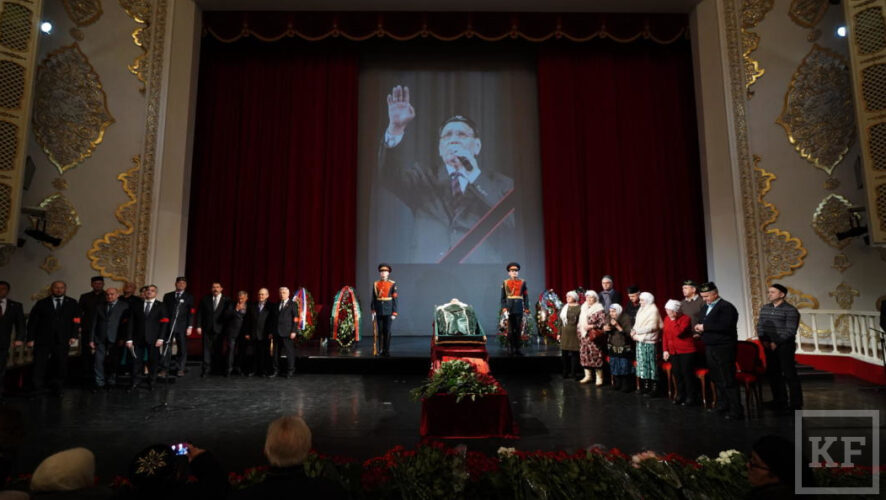 Гражданской панихиды по выдающемуся татарскому певцу прошла в театре оперы и балета.