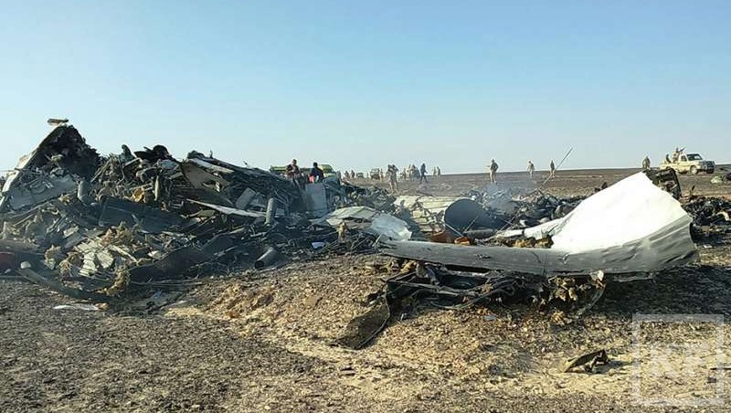 До столкновения с землей в самолете А321 произошел взрыв. Такое мнение высказал судмедэксперт из Египта