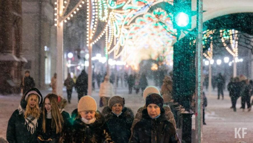 На 31 декабря жителям автограда подготовили праздничную программу с прямым включением поздравлений от лидера республики и страны