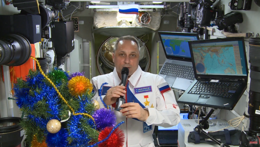 С поздравительной речью с порта МКС обратился&nbsp;космонавт&nbsp;Антон Шкаплеров.