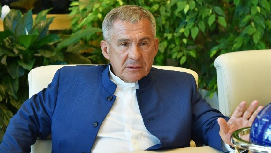 Также президент республики поздравил сотрудников и ветеранов Горьковской железной дороги со 160-летием основания магистрали.