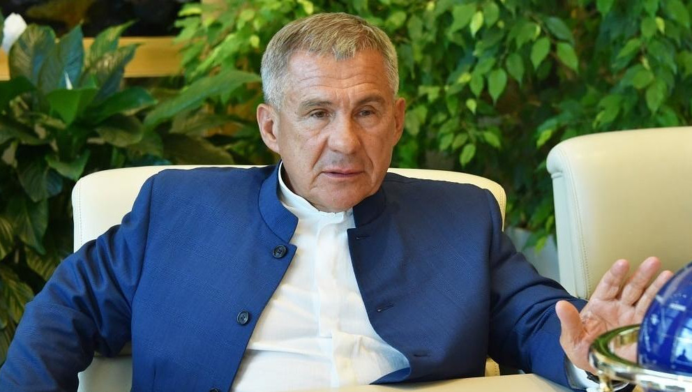 Также президент республики поздравил сотрудников и ветеранов Горьковской железной дороги со 160-летием основания магистрали.