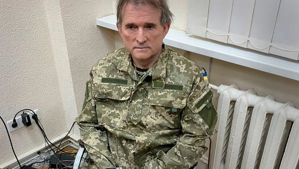 Украинский лидер опубликовал снимок с человеком в наручниках