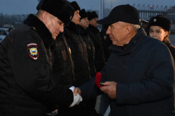 Президент Татарстана поблагодарил правоохранителей за нелегкий труд и хорошую службу.