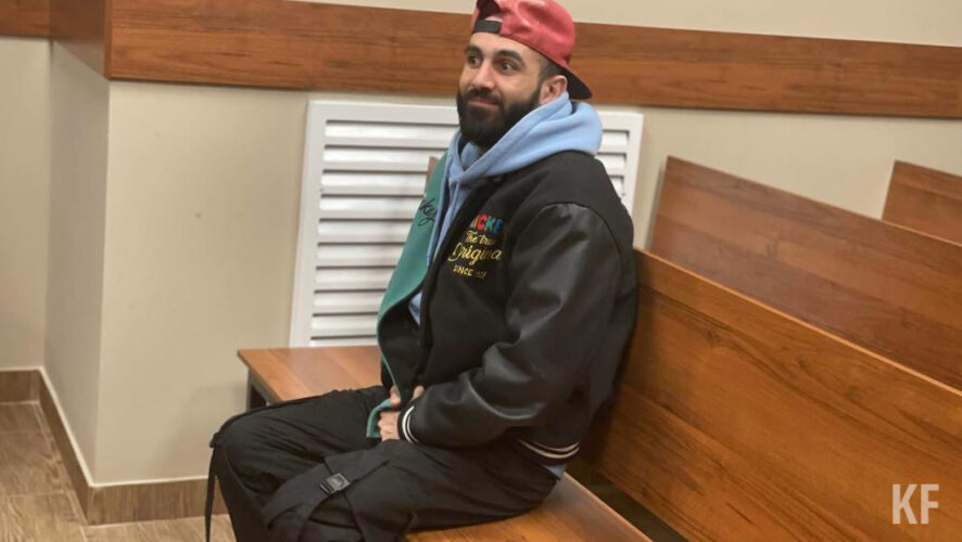 Эльсивар Мурадов обвиняется в мошенничестве. Хоть он и полностью возместил ущерб &laquo;жертвам&raquo;