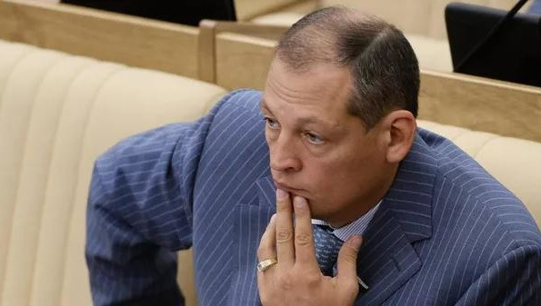 Улица находится между проспектом Универсиады и&nbsp;ТЦ KazanMall - рядом со школой №82