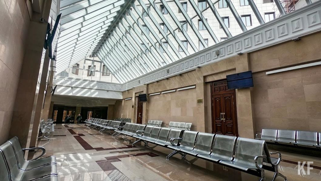 Подсудимого обвиняют по ч. 3 ст. 238 УК РФ («Оказание услуг