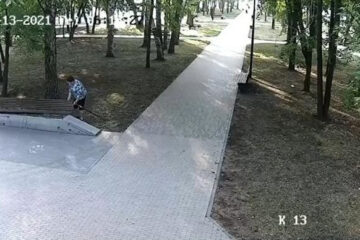 Акт вандализма в поселке ЗЯБ попал на видео.