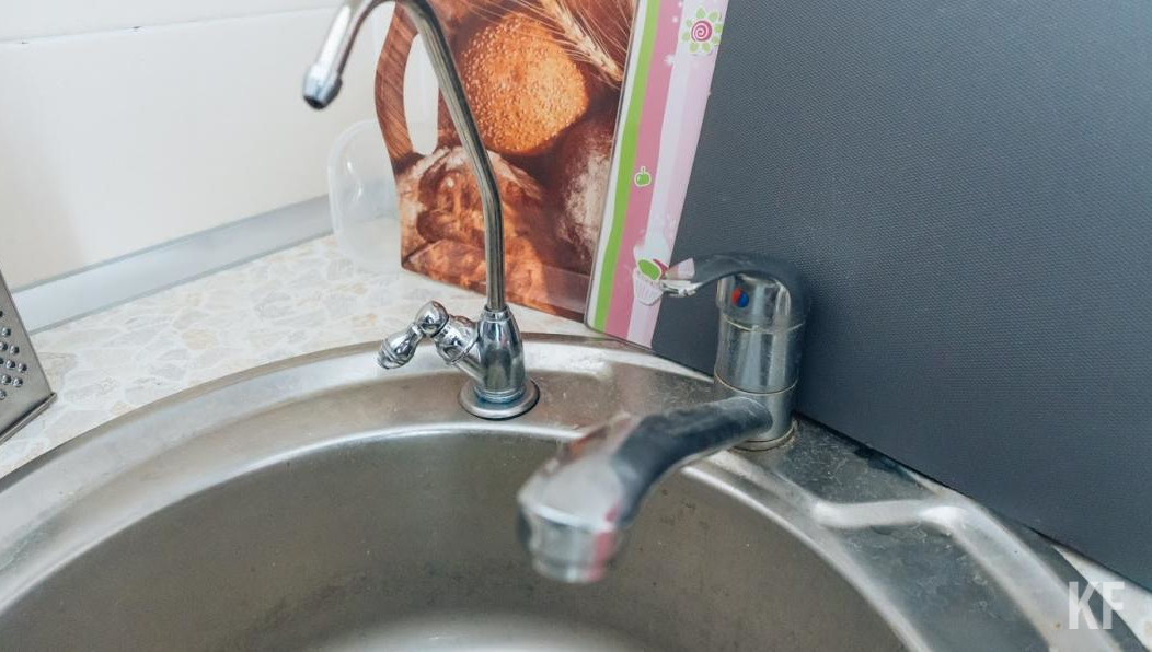 За испорченные потолок