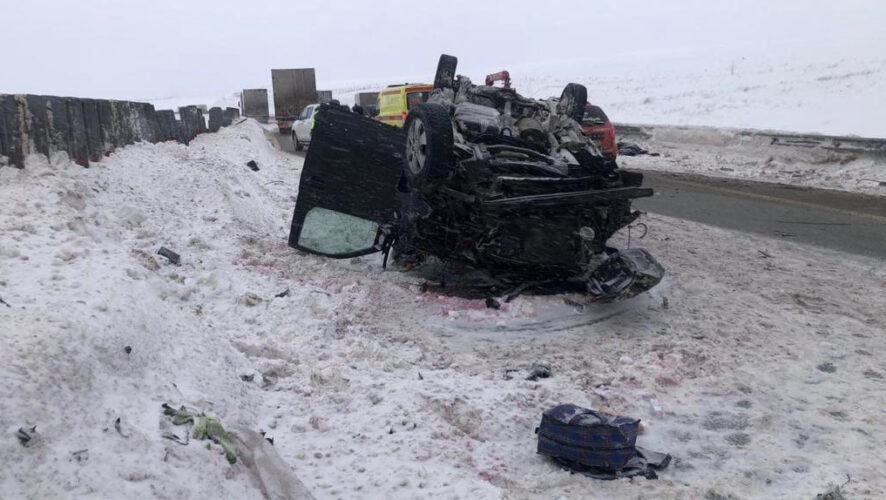 Водитель одного автомобиля&nbsp;не справился с управлением и выехал на полосу