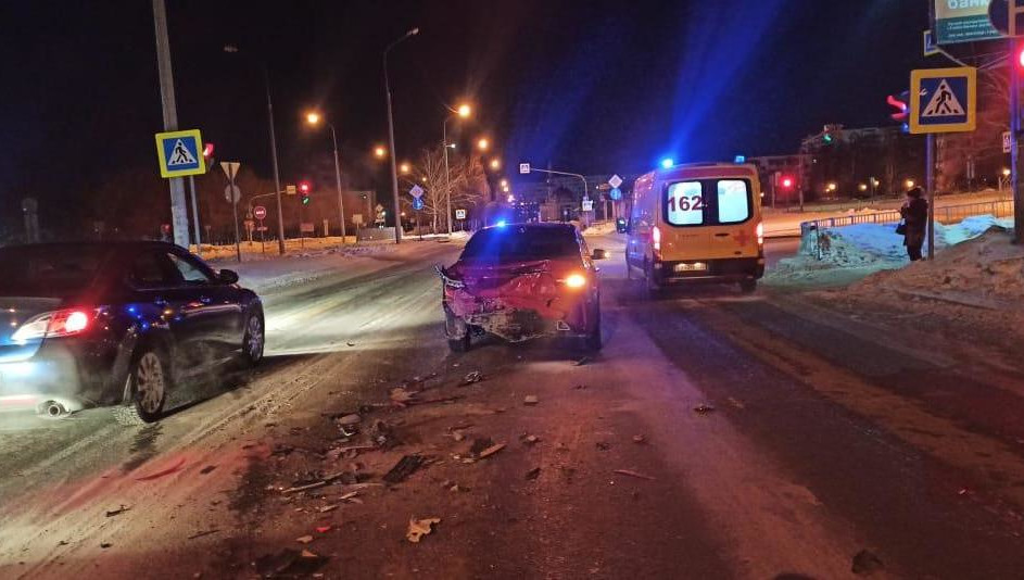 В ДТП пострадали три человека.