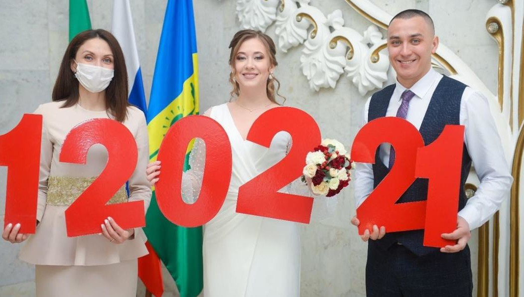 Эта дата является и полностью зеркальной.