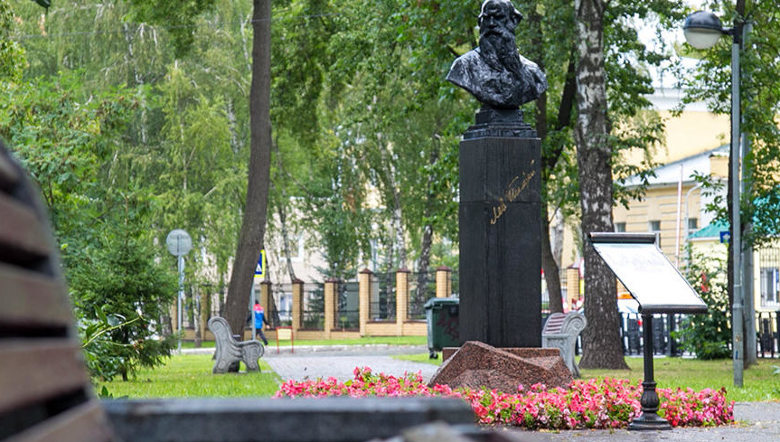 Весной памятники будут установлены на тех же местах.