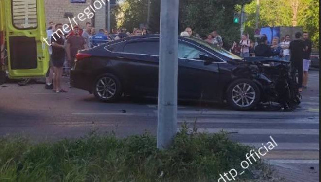 На место выехали две скорые помощи.