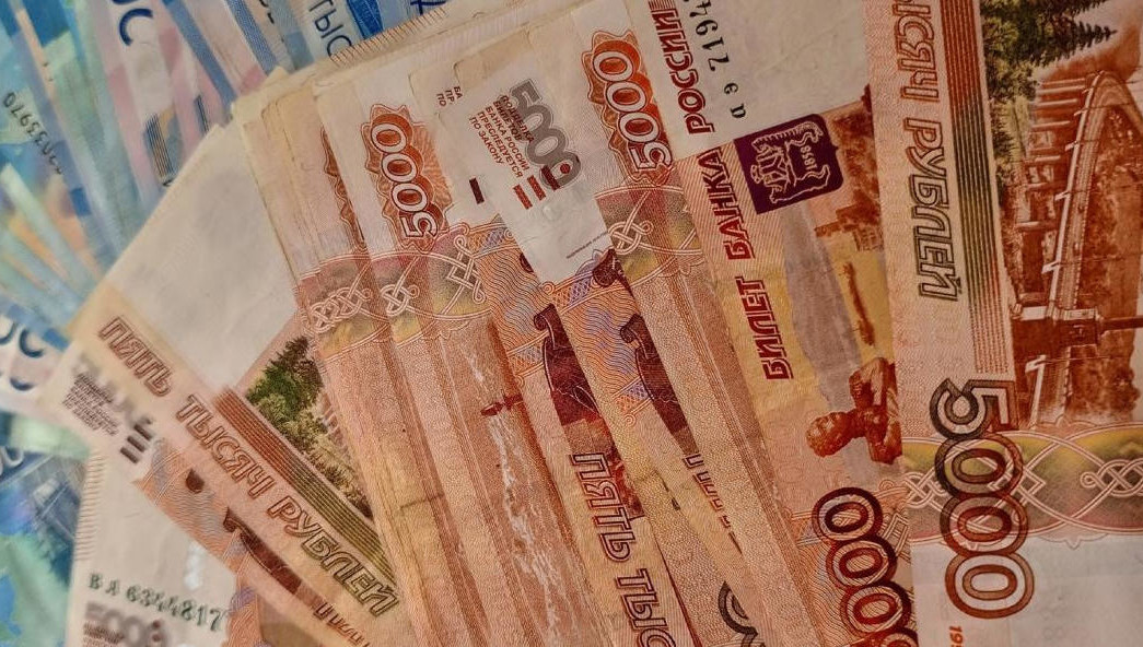 В Госдуму внесли проект о наказании за мелкое взяточничество и коммерческий подкуп.