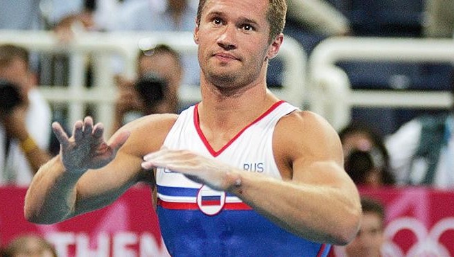 Четырехкратный олимпийский чемпион и пятикратный чемпион мира по спортивной гимнастике Алексей Немов провел в казанском Центре гимнастики мастер-класс для юных воспитанников спортшколы.