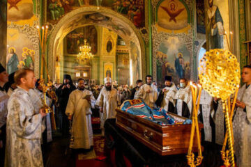 Панихида проходит в Благовещенском соборе Казанского Кремля.