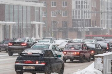 О резком ухудшении погодных условий в Татарстане 3-4 февраля предупреждает автоинспекция республики. Автолюбителей просят сохранять самообладание во время затруднений движения транспорта и не нарушать правила дорожного движения.