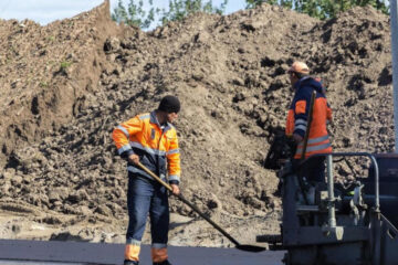 Закончить работы необходимо не позже середины декабря этого года.