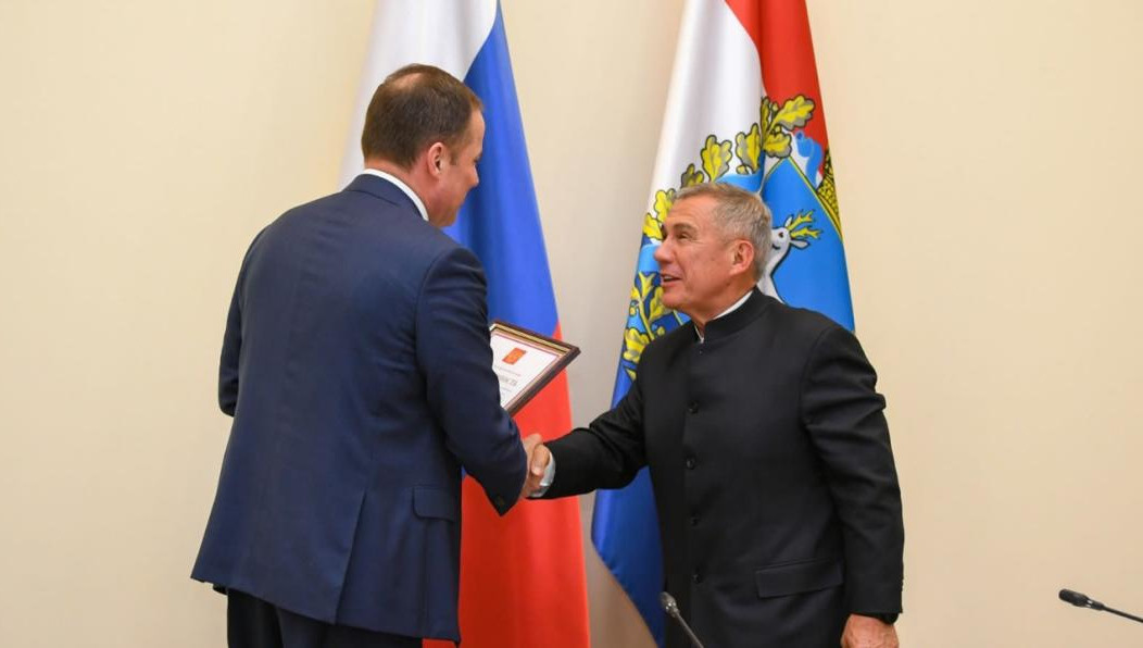 Награду вручил в Самаре на заседании Совета при полномочном представителе президента в Приволжском федеральном округе Игорь Комаров.