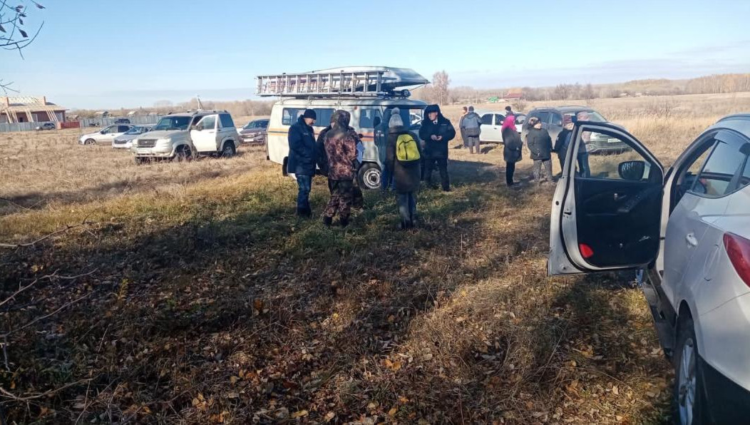 Женщину нашли спасатели.