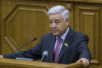 Председатель Госсовета РТ поздравил жителей республики с Днем Конституции Татарстана.
