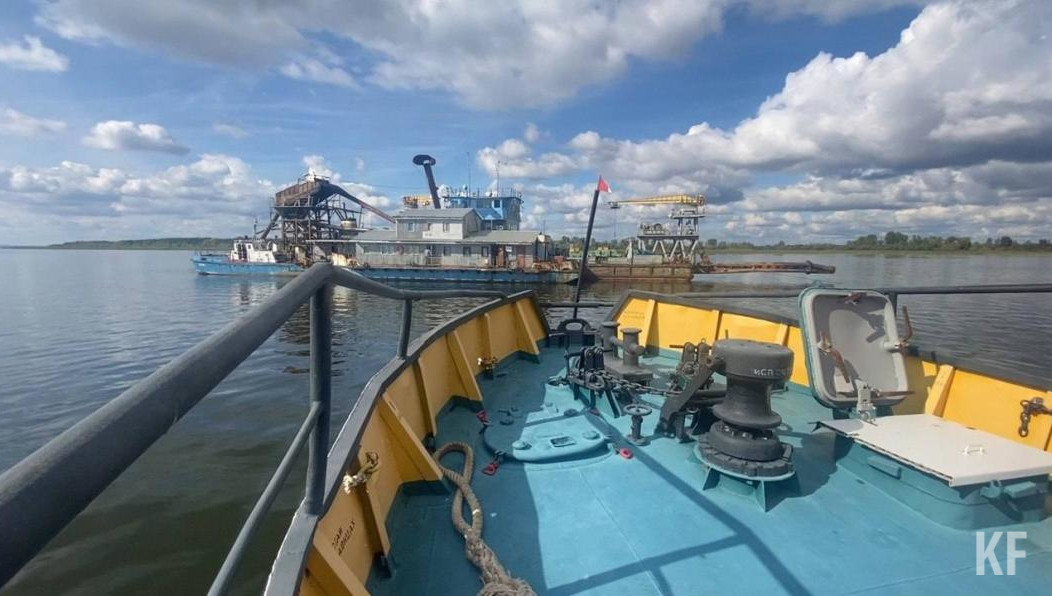 Фирмы не соблюдали лицензионные условия по добыче полезных ископаемых.