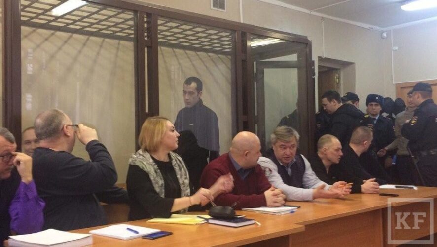 Вахитовский районный суд Казани приступил к рассмотрению уголовного дела против 10 обвиняемых в разгроме торгового центра «Алтын». Шесть человек находятся в следственном изоляторе