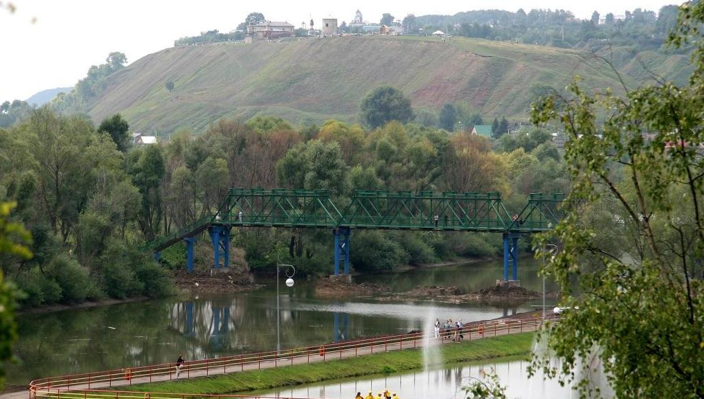 На территории будут велосипедные и пешеходные дорожки; детская площадка и территория для занятий активными и экстремальными видами спорта; освещение