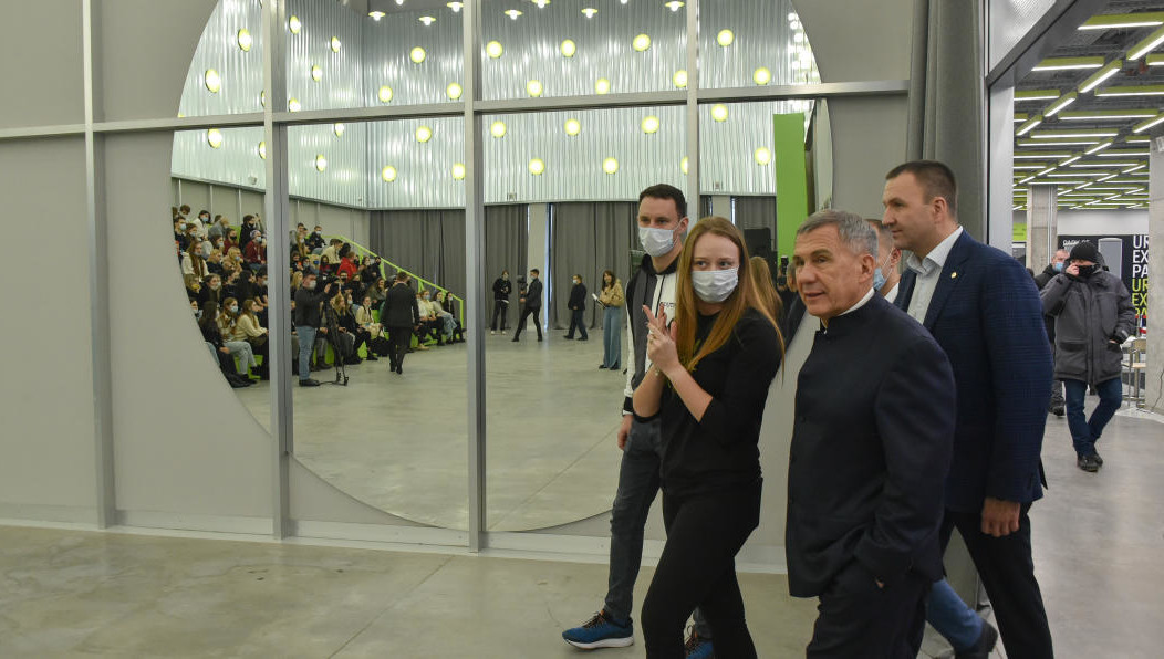 Также Минниханов и Красноруцкий обсудили вопросы проведения в 2022 году ряда молодежных мероприятий международного уровня.