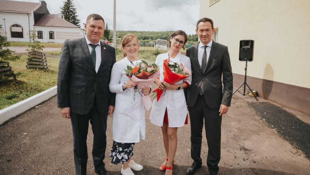 Ключи от квартир получили два сотрудники больницы.