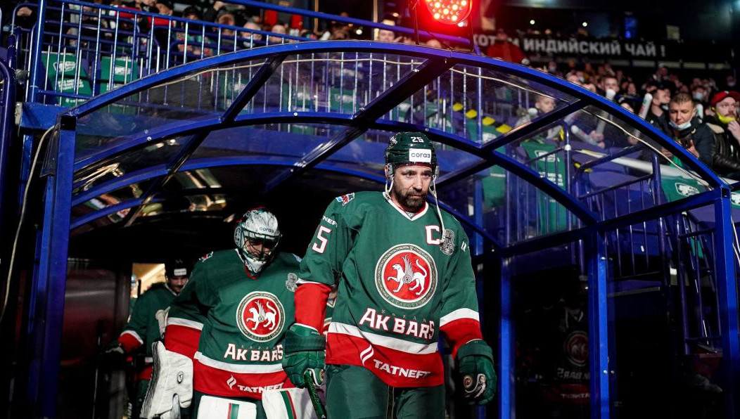 Игрок будет выступать за казанцев ещё один сезон.