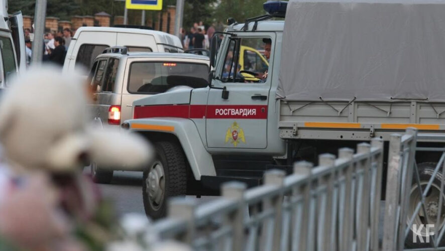 Его задержали росгвардейцы.