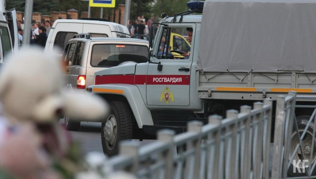 Его задержали росгвардейцы.