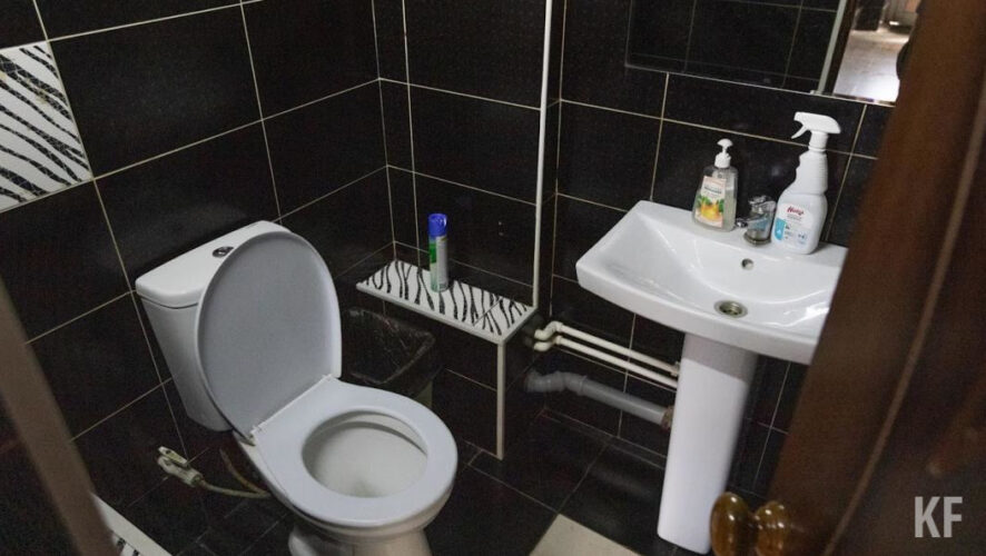 Также в местах проведения праздничных мероприятий установят 17 биотуалетов.