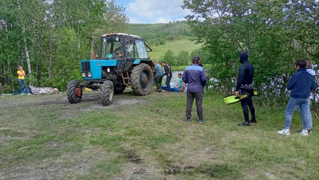 Водитель смог выбраться