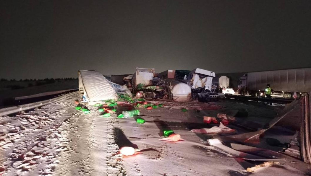 Пострадали три человека.