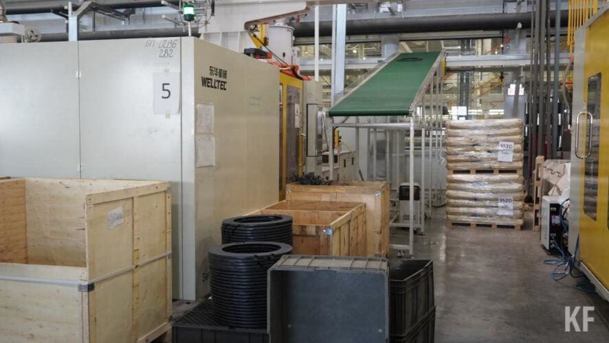 В оплачиваемый отпуск отправлено около 200 сотрудников.