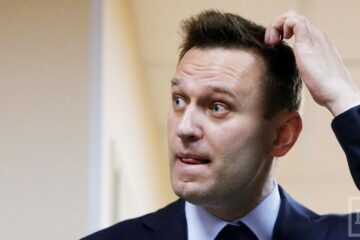 На портал PornHub загрузили ролик известного оппозиционера Алексея Навального после удаления видео с сервиса YouTube. Об этом в Telegram-канале рассказал журналист Александр Плющев.