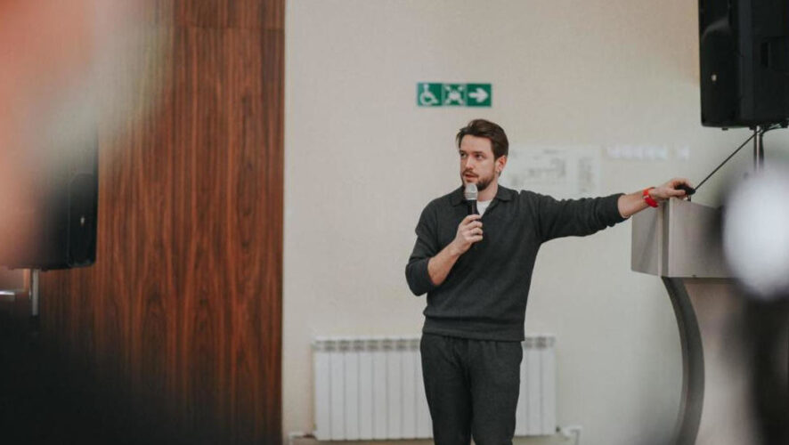 Антона Севастьянова обвиняют в получении взятки от местного предпринимателя.