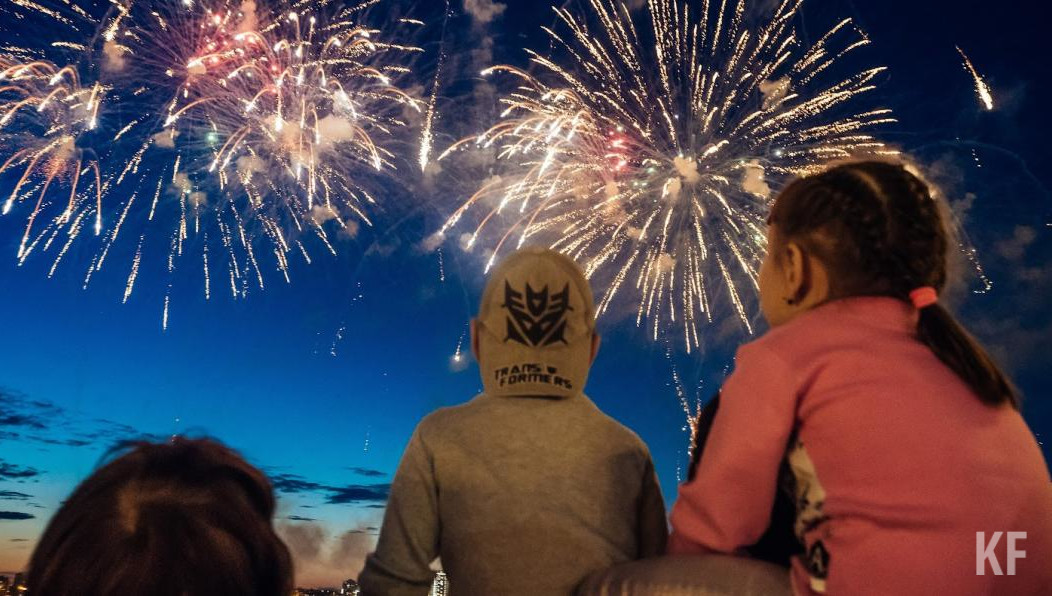 Праздник завершится салютом на Майдане.