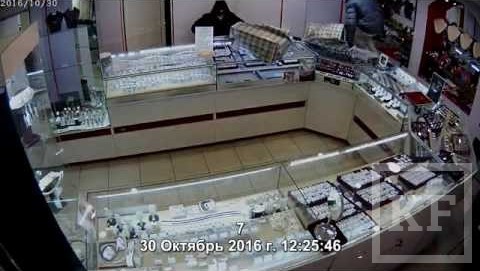 Деньги и драгоценности на общую сумму более 10 млн рублей похитили трое неизвестных из ювелирного магазина в городе Усть-Кут Иркутской области