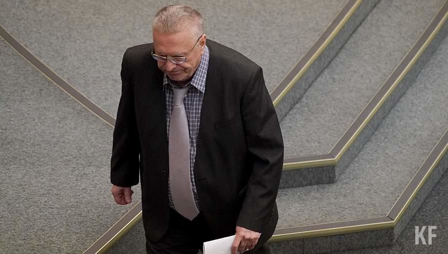 Но на  происходящее он не реагирует.