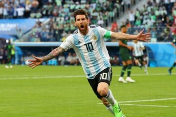 Победа аргентинцев над Нигерией и поражение Исландии от Хорватии в параллельном матче позволило команде из Южной Америки выйти в плей-офф